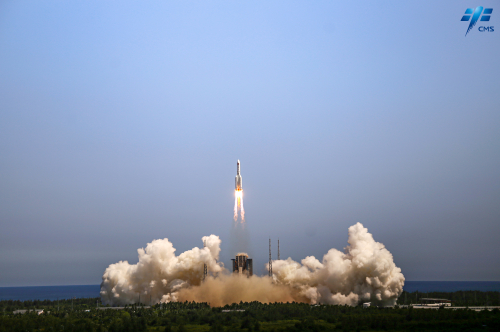 中国が大型ロケット打ち上げ成功、独自の宇宙ステーションに実験施設
