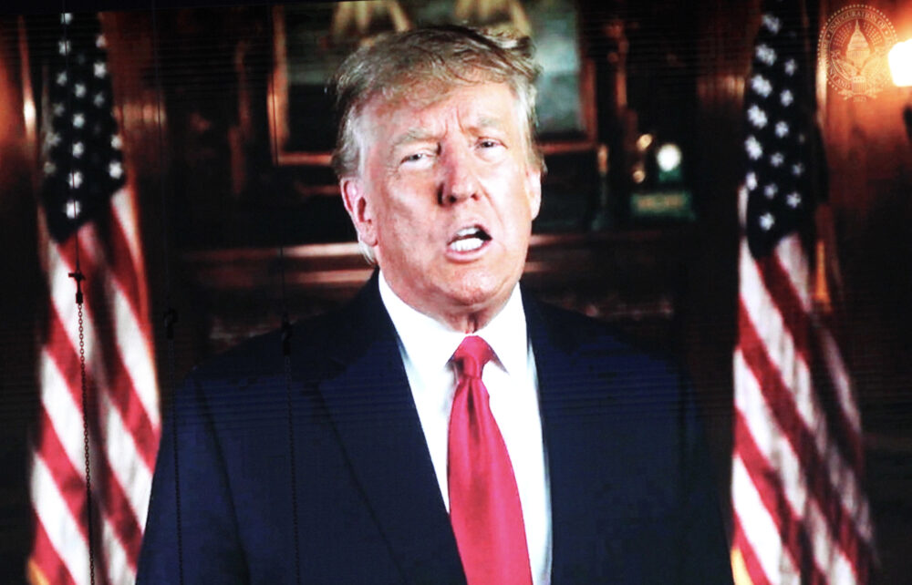 トランプ氏、中国への145%関税は「高すぎる」と認める 大幅引き下げも示唆